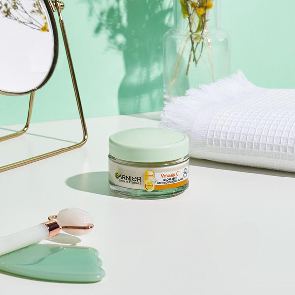 Гель день-ночь Garnier Skin Naturals с витамином С для тусклой кожи лица с эффектом сияния и выравнивания тона 50 мл