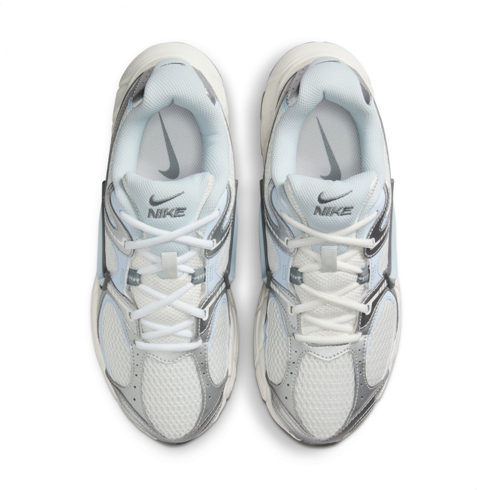 Кросівки жіночі Nike W V5 RNR HQ7901-103 р.37,5 білі