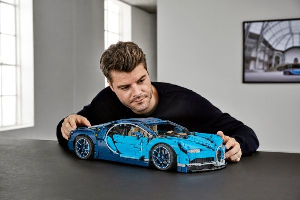 Конструктор LEGO Technic Bugatti Chiron 42083
