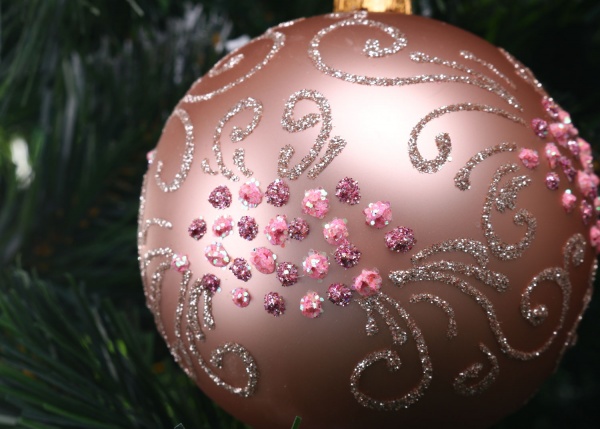 Елочная игрушка в форме шара с рисунком цветов 8 см AVG113310 