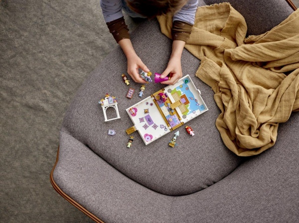 Конструктор LEGO Disney Книга пригод Аріель, Белль, Попелюшки й Тіани 43193