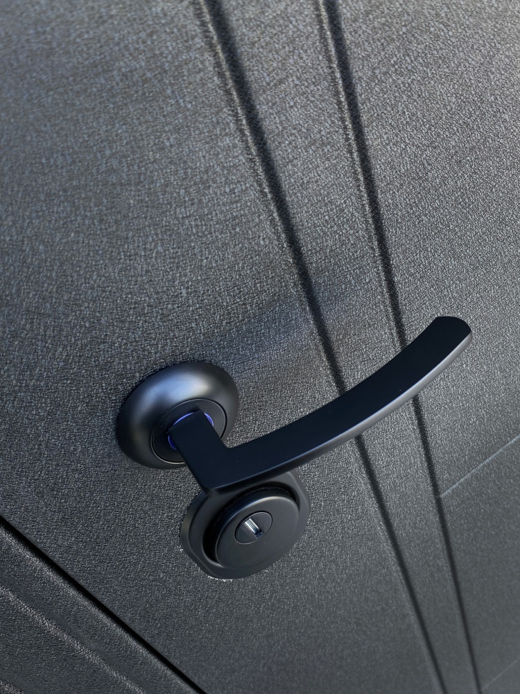 Дверь входная Двері БЦ Верховина-2 черный муар / царга шале 2050x960 мм правая