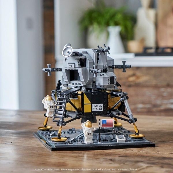 Конструктор LEGO Creator NASA Apollo 11 Lunar Lander 10266