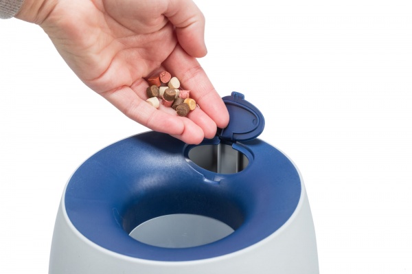 Игрушка для собак Trixie Dog Activity Ball&Treat интерактивный пластик 17/18см (32009)