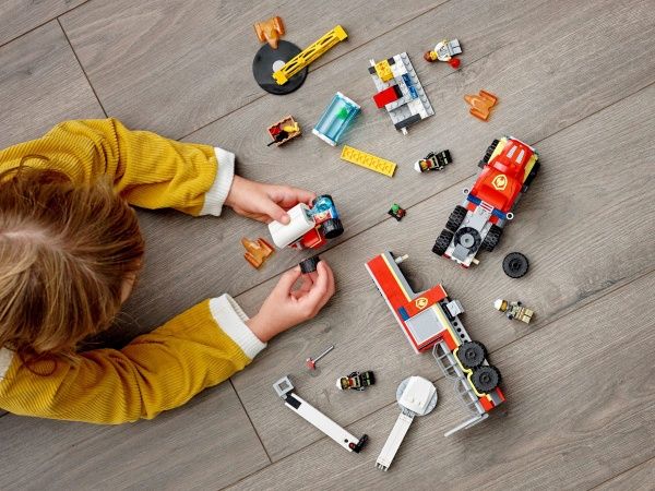 Конструктор LEGO City Команда пожарных 60282