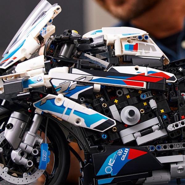 Конструктор LEGO Technic BMW M 1000 RR 42130