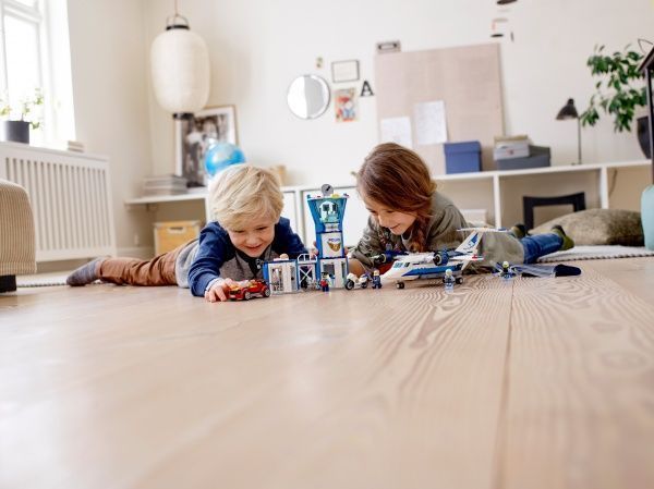 Конструктор LEGO City Воздушная полиция: авиабаза 60210