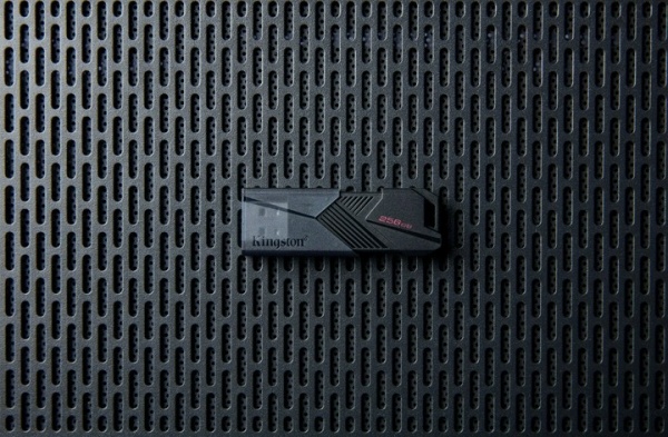 Флешпам'ять USB Kingston DataTraveler Exodia Onyx 64 ГБ USB 3.2 black (DTXON/64GB) 