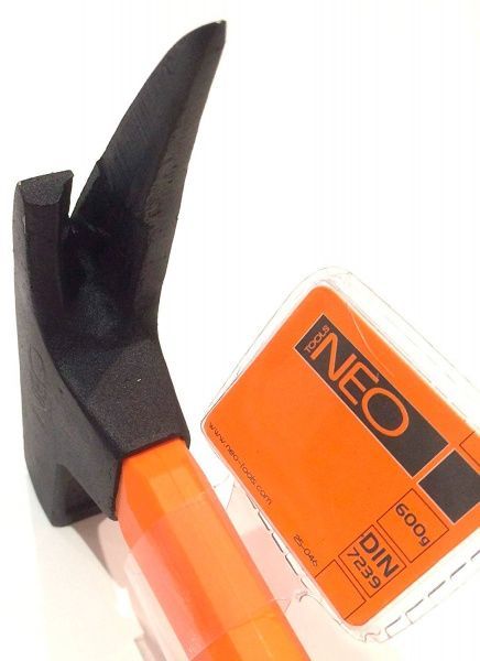 Молоток для кровли NEO рукоятка из стекловолокна 600 г 25-046