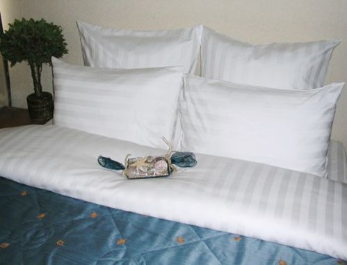 Простынь сатин страйп 145x215 см белый Ярослав 