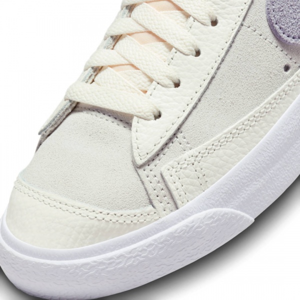 Кросівки Nike WMNS NIKE BLAZER MID '77 FN7775-100 р.40,5 різнокольоровий