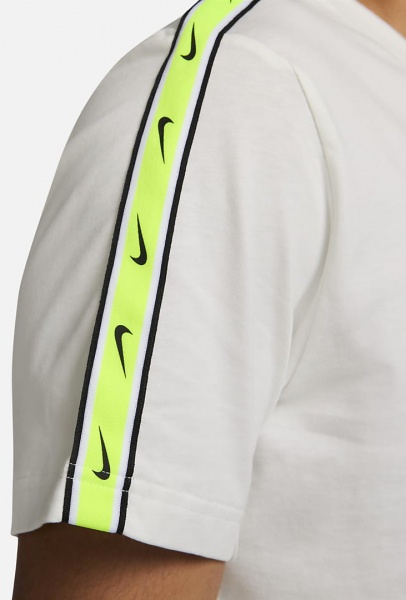 Футболка Nike M NSW REPEAT SW SS TEE DX2032-122 р.M бежевий