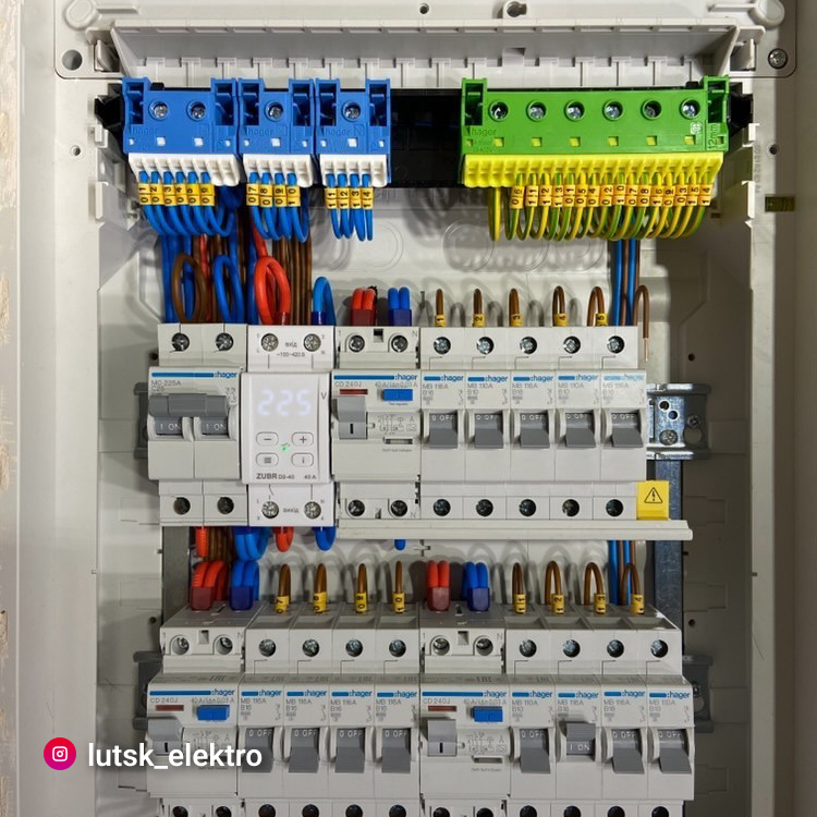 Реле напруги ZUBR D2-32 з максимумом функцій (32 А, 7 000 ВА ) ZUBR D2-32