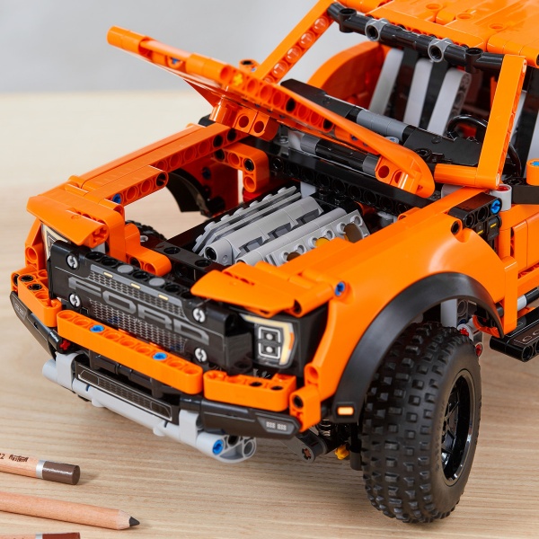 Конструктор LEGO Technic Ford® F-150 Raptor 42126