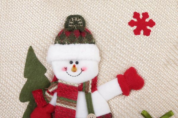 Декорація новорічна подушка Дід Мороз/Сніговик в асортименті 40 см EPI-W22-18A2878 B