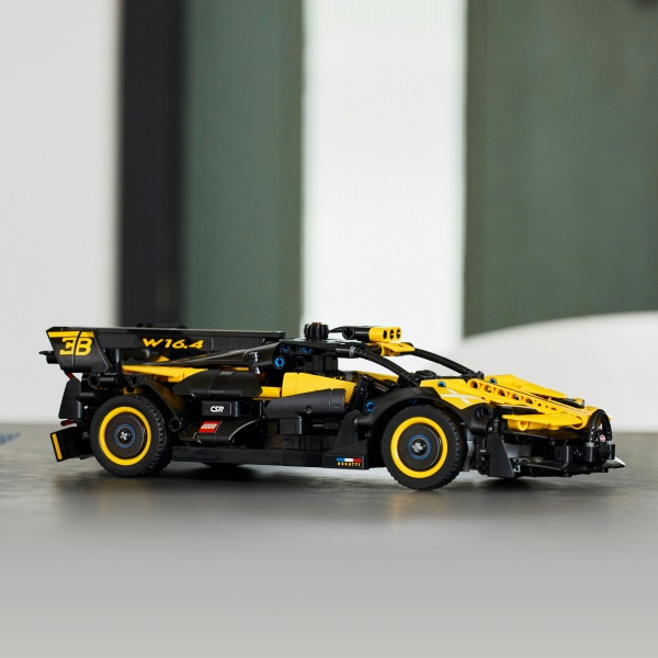 Конструктор LEGO Technic Bugatti Bolide 42151