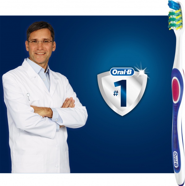 Зубная щетка Oral-B Pro Expert Экстрачистка средней жесткости