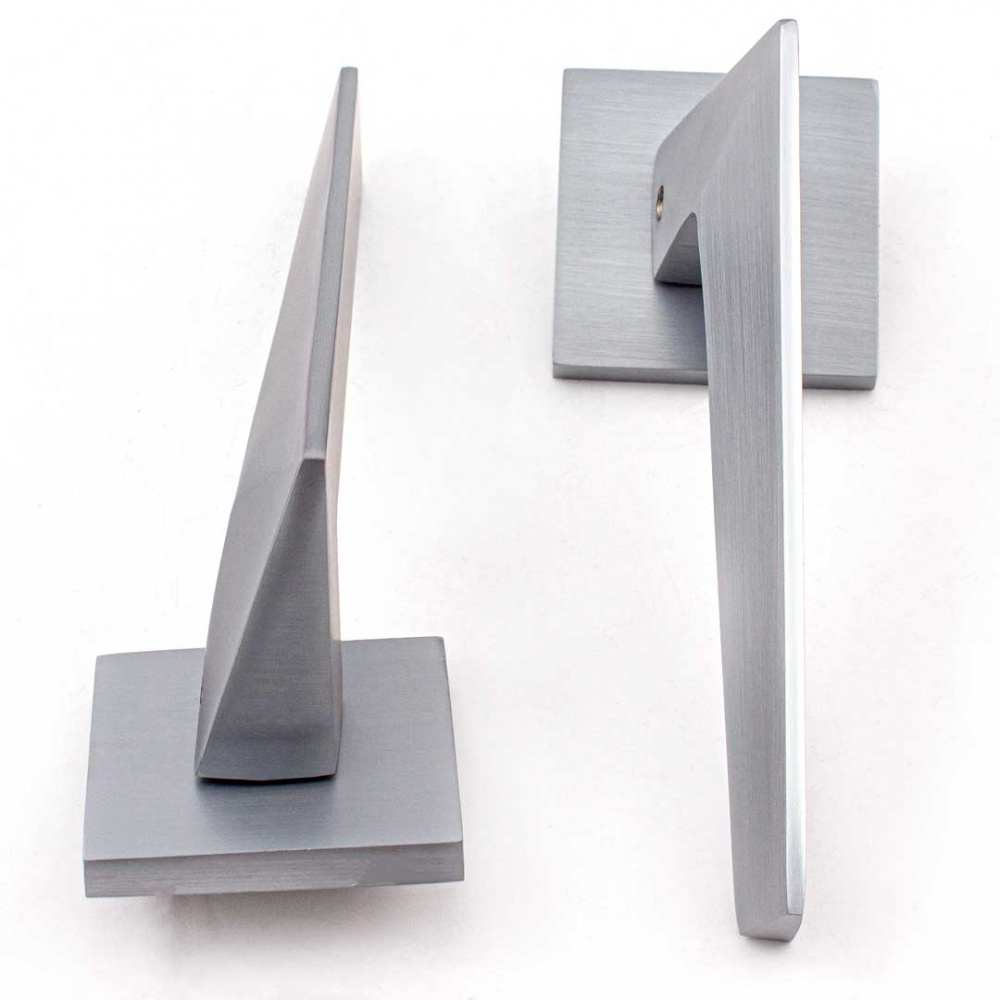 Ручка на розетці Comit Nota 65699 брашований матовий хром