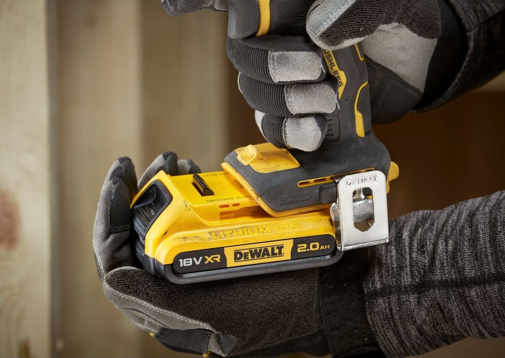 Шуруповерт аккумуляторный DeWalt DCD794D2T