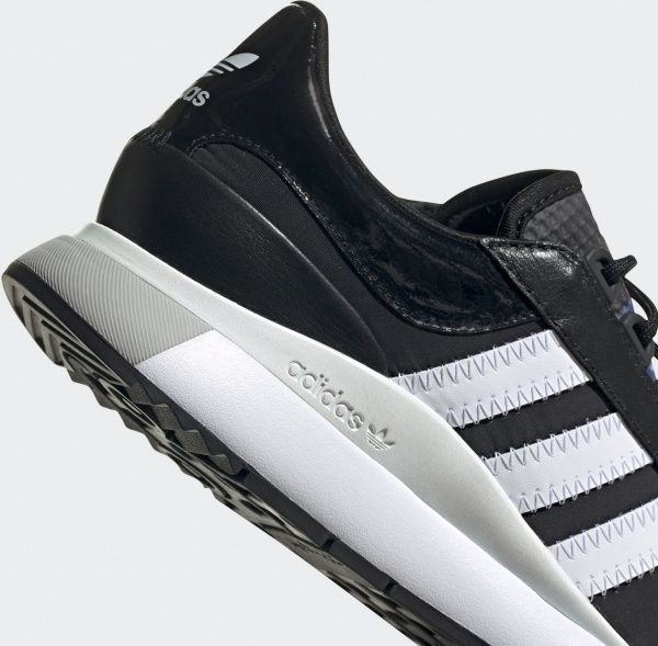 Кроссовки Adidas SL ANDRIDGE W EG6845 р.UK 6,5 черный