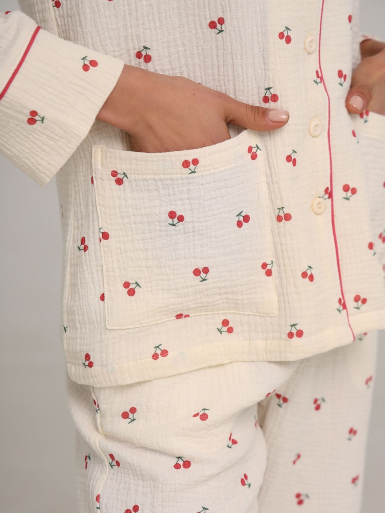 Пижама женская German Volf Вишни р. XS молочный с принтом (26004)