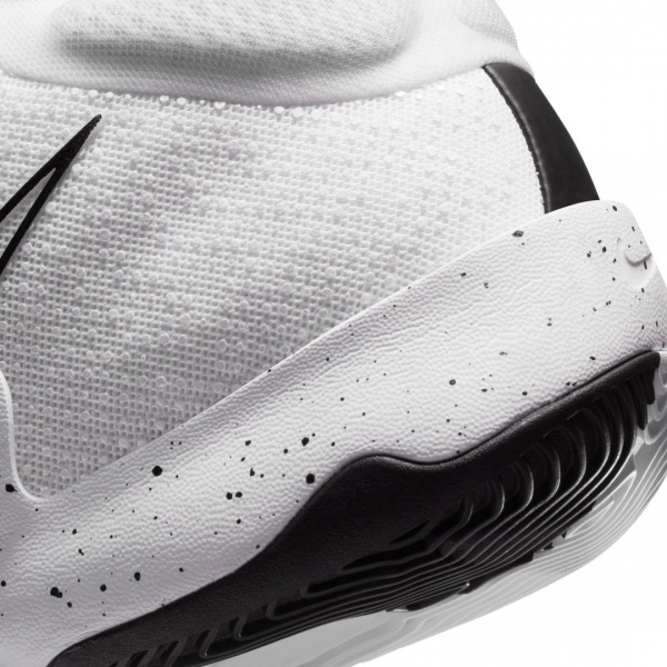 Кросівки Nike Zoom Rize 2 CT1500-100 р.US 9,5 білий