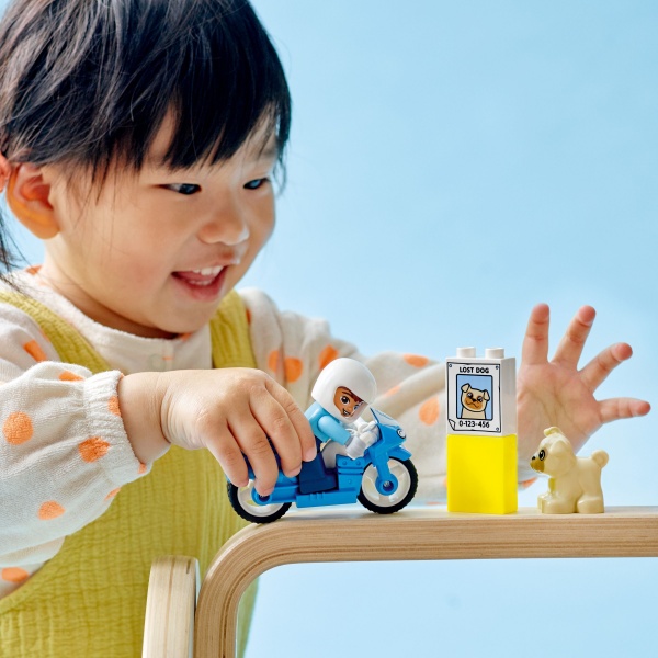 Конструктор LEGO DUPLO Поліцейський мотоцикл 10967