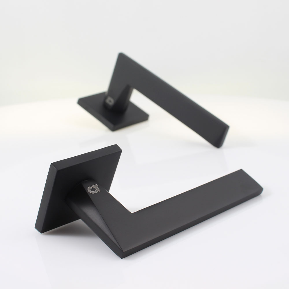 Ручка на розетке Comit Quanta Q матовый черный