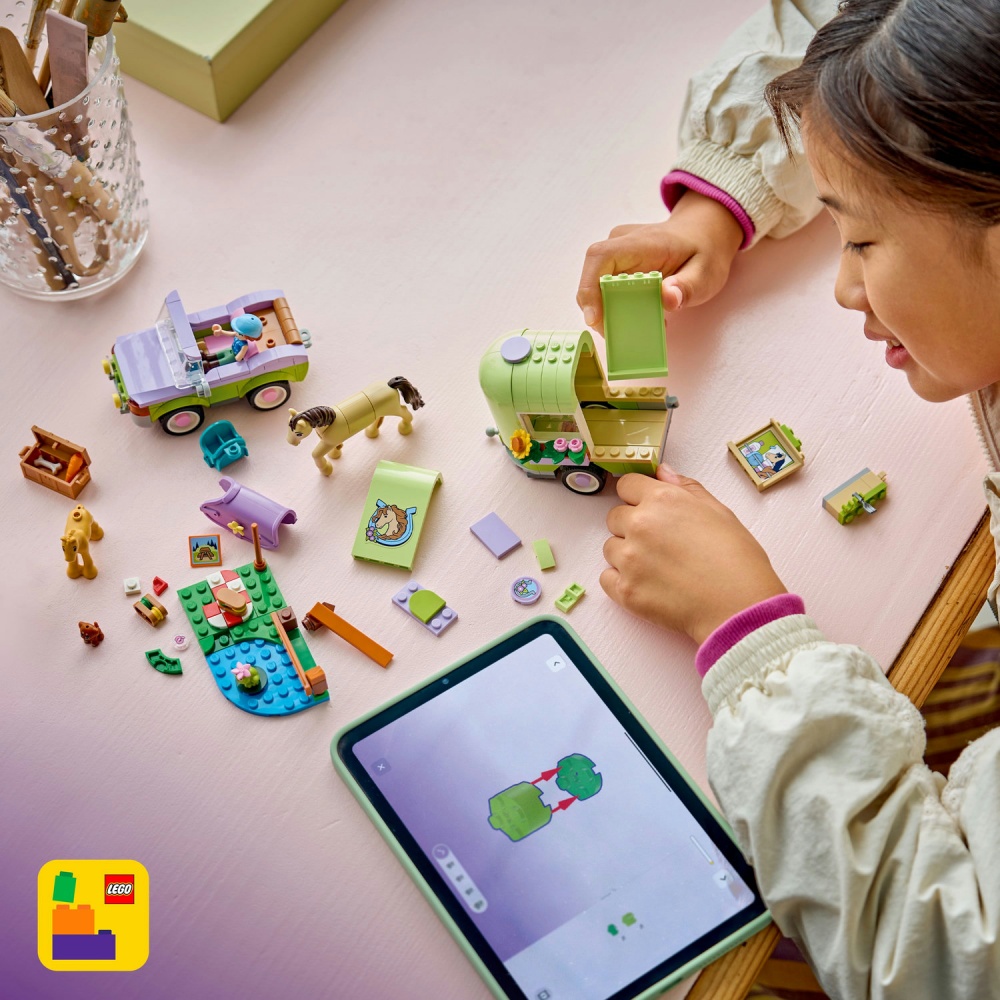 Конструктор LEGO Friends Прицеп для коня и жеребенка 42695