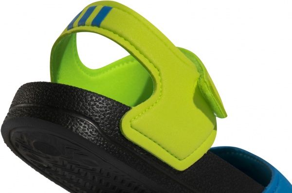 Сандалі Adidas ADILETTE SANDAL K FY8850 р. EUR 33 чорний