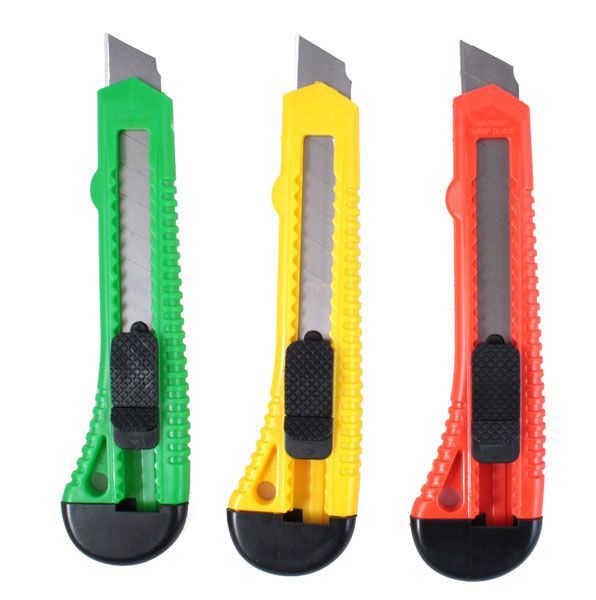 Нож канцелярский Eco-Eagle пластиковый с металлической направляющей и винтовым фиксатором 18 мм TY39 