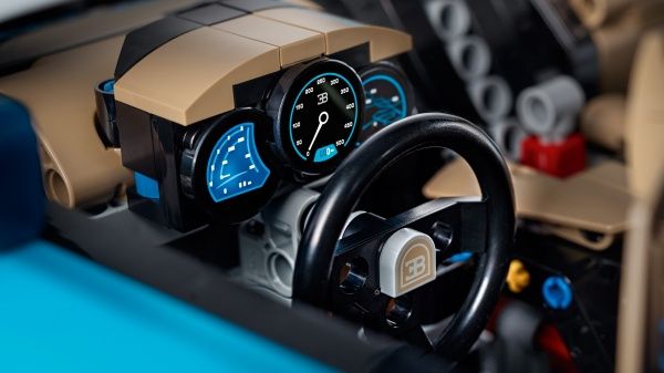 Конструктор LEGO Technic Bugatti Chiron 42083