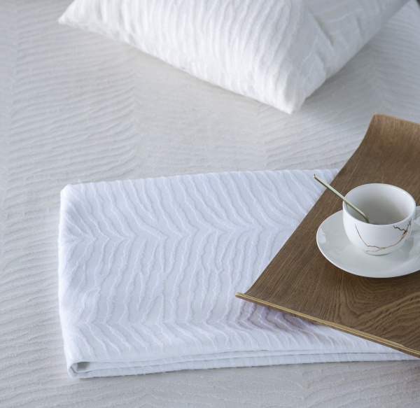 Покрывало Dorya Blanco 250x270 см Guy Laroche белый 