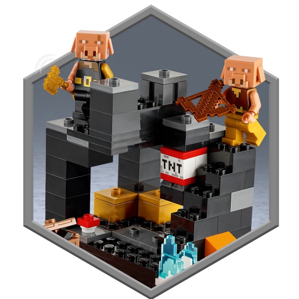 Конструктор LEGO Minecraft Бастіон підземного світу 21185