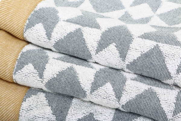 Полотенце махровое Zebra Tiles 70x140 см серый с бежевым Texpol 