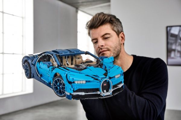 Конструктор LEGO Technic Bugatti Chiron 42083