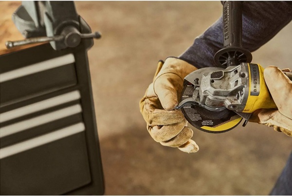 Болгарка (угловая шлифмашина) Stanley FatMax SFMCG700B