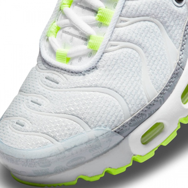Кроссовки Nike AIR MAX PLUS CD0609-015 р.38 US 5,5Y 23,5 см серый