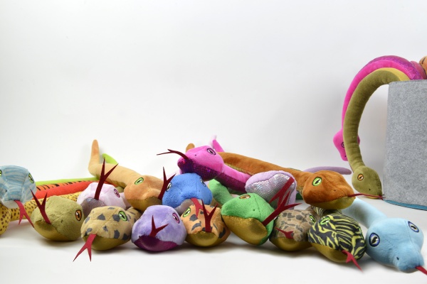 Мягкая игрушка WP Merchandise Змея Зоя 80 см в ассортименте FWPSHKZOYA23MT080