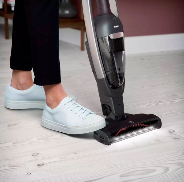 Пылесос аккумуляторный Electrolux PQ91 ANIMA grey 