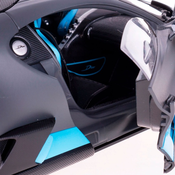 Автомобиль Bburago 1:18 Bugatti Divo 18-11045DG