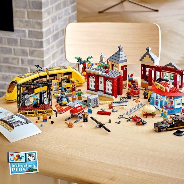 Конструктор LEGO City Городская площадь 60271