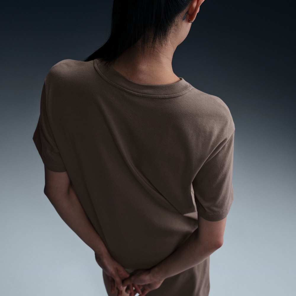 Платье Nike W NSW ESSNTL SS DRESS TSHRT DV7882-233 р.S бежевый