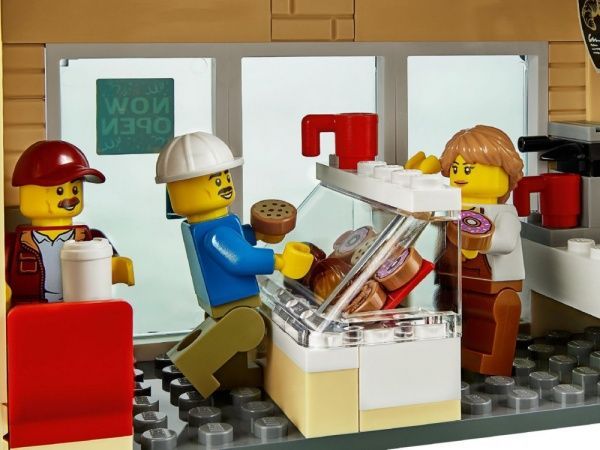 Конструктор LEGO City Открытие магазина пончиков 60233