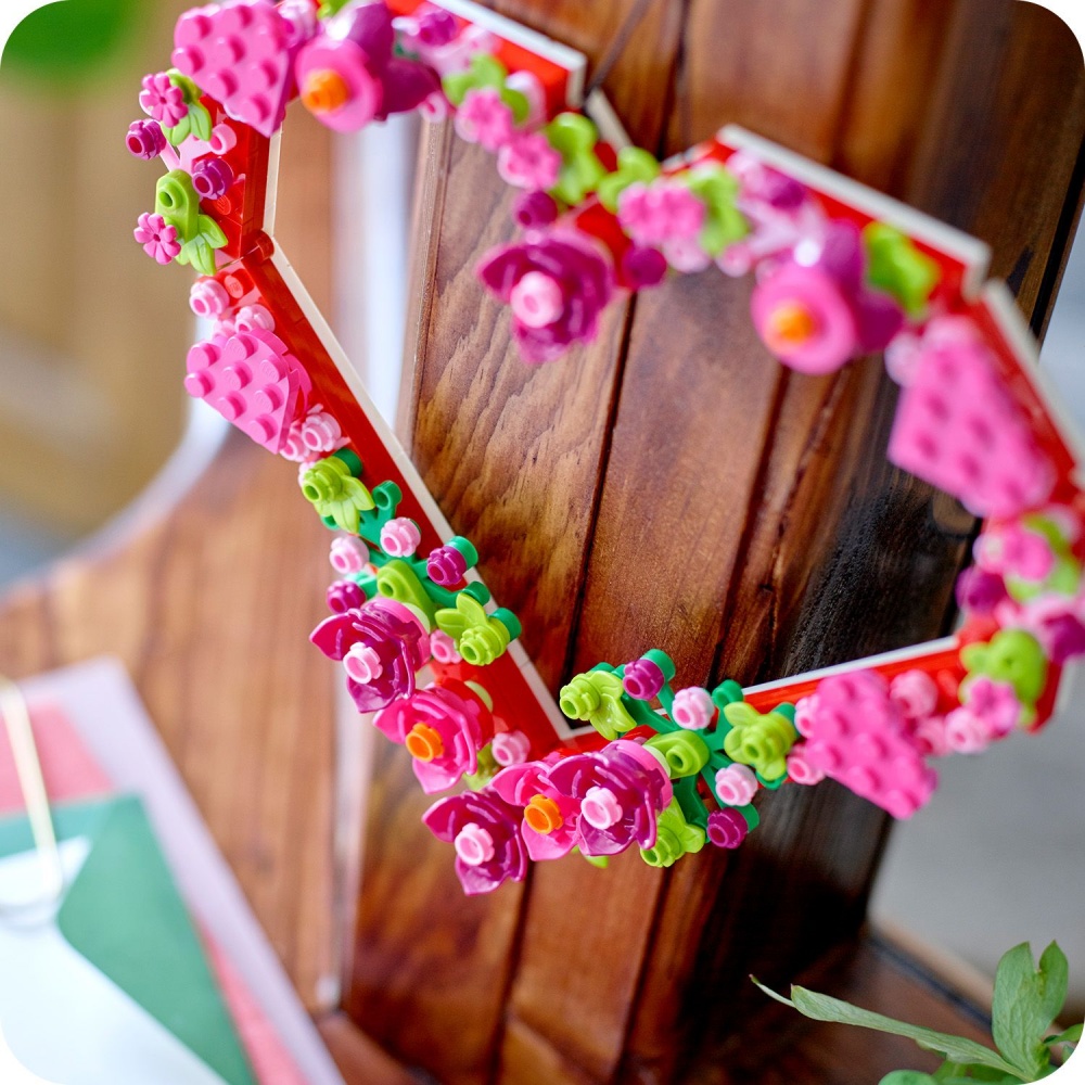 Конструктор LEGO Icons Узор в форме сердца 40638