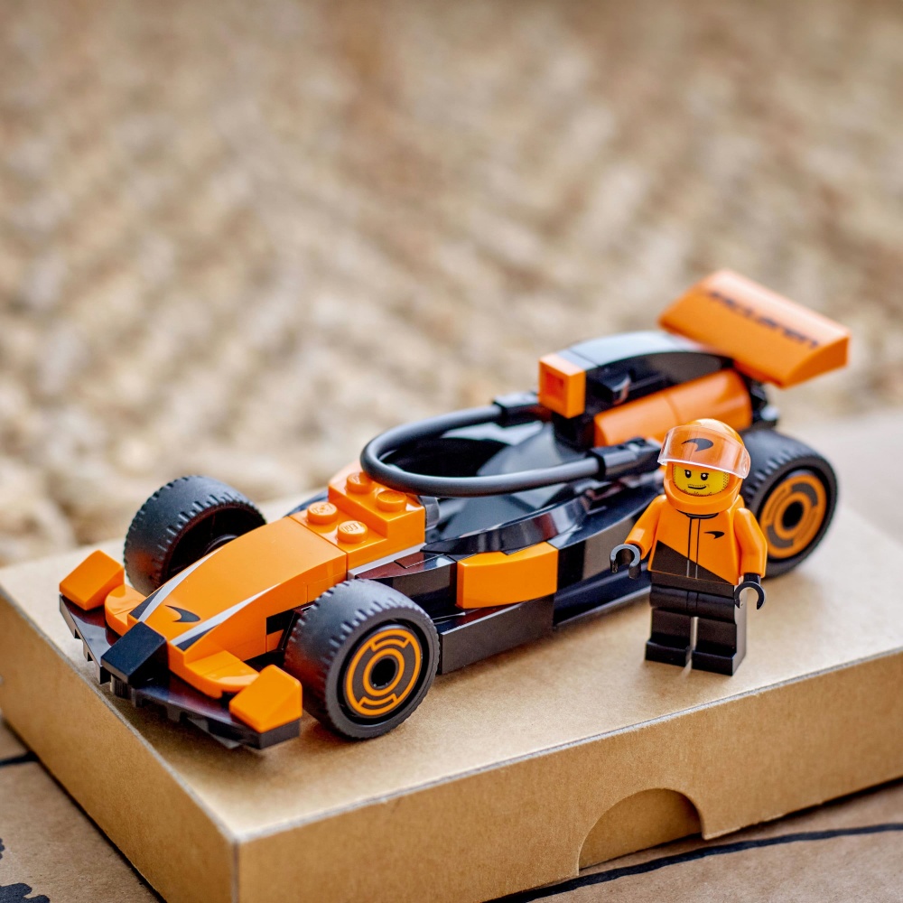 Конструктор LEGO City Пилот F1® с автомобилем для гонки команды McLaren 60442