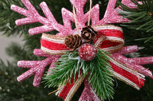 Ялинкова іграшка Сніжинка з декором рожева 15 см HFF2027P 1 шт. 