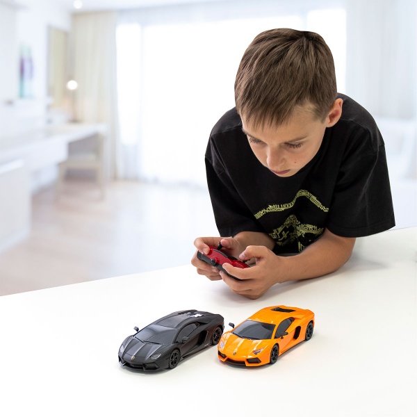 Машинка Lamborghini Aventador LP 700-4 (1:24, 2.4Ghz, черный) 1:24 124GLBB