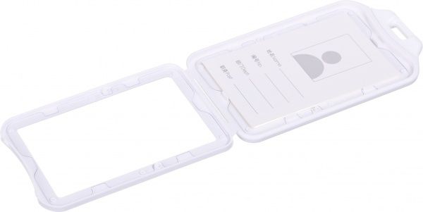 Бейдж вертикальний білий 11,5x7 см