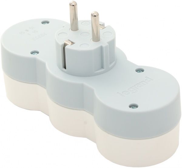 Тройник Legrand 2P+E с заземлением белый 50656 